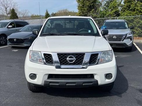 Used 2018 Nissan Frontier SV image 3