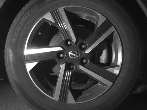 Used 2025 Nissan Sentra SV FWD image 12