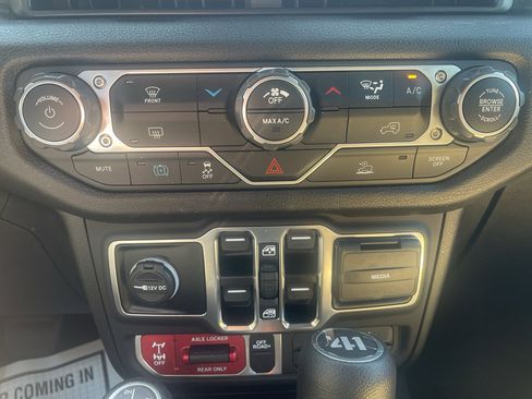 Used 2025 Jeep Wrangler Unlimited Sport S 4xe AWD/4WD image 23