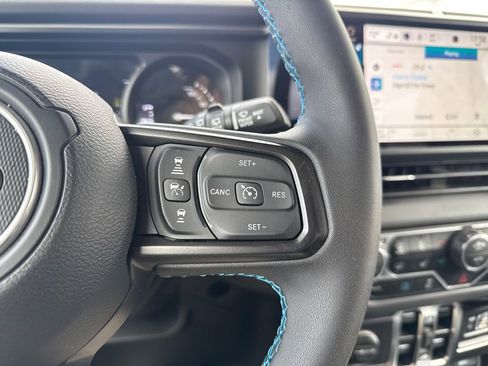 Used 2025 Jeep Wrangler Unlimited Rubicon 4xe w/ Convenience Group image 15