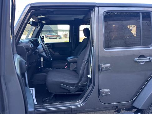 Used 2018 Jeep Wrangler Unlimited Sport S AWD/4WD image 12