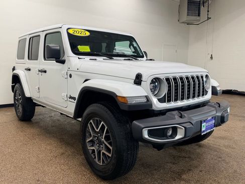 Used 2025 Jeep Wrangler Sahara AWD/4WD image 35