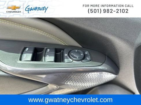 Used 2025 Chevrolet Trax ACTIV w/ Sunroof Package FWD image 19