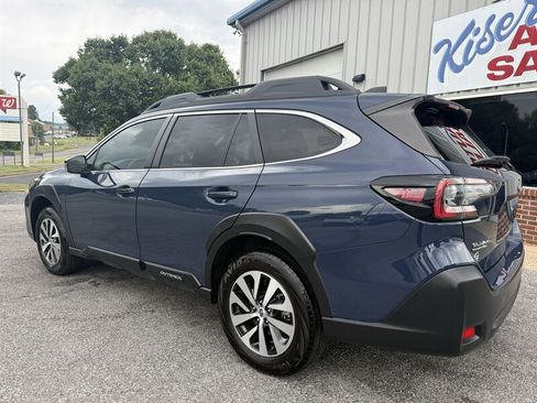Used 2024 Subaru Outback Premium AWD/4WD image 9