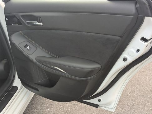 Used 2022 Toyota Avalon Touring image 15