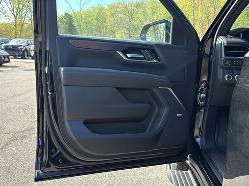 New 2026 GMC Yukon XL Denali w/ Denali Reserve Package AWD/4WD image 6