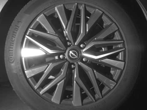 Used 2025 Nissan Altima 2.5 SV FWD image 13