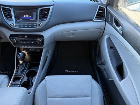 Used 2018 Hyundai Tucson SE image 14