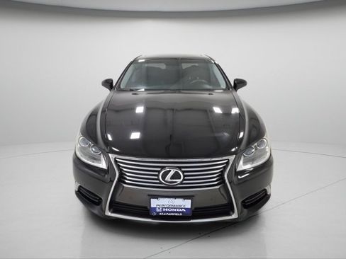 Used 2016 Lexus LS 460 AWD w/ Comfort Package image 2