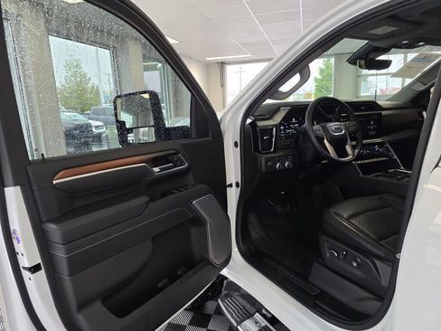 Used 2025 GMC Sierra 3500 Denali w/ Denali Reserve Package image 23
