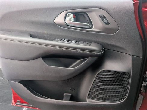 New 2026 Chrysler Pacifica Select image 14