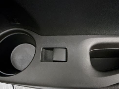 Used 2024 Toyota Corolla Cross LE FWD image 31