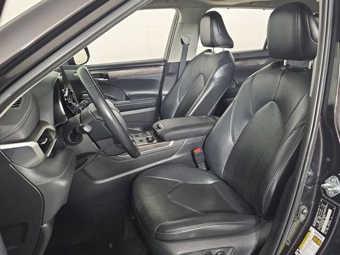 Used 2021 Toyota Highlander Limited AWD/4WD image 17