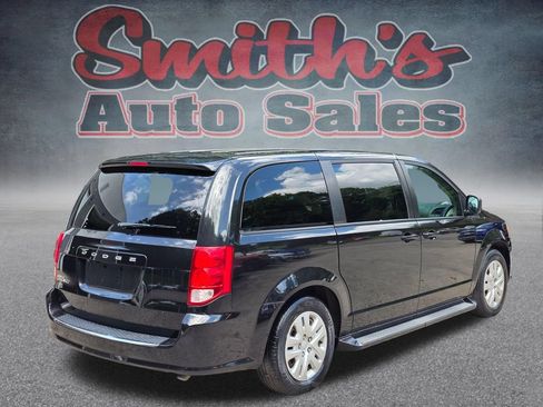 Used 2018 Dodge Grand Caravan SE FWD image 6