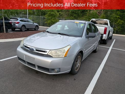 Used 2010 Ford Focus SE FWD image 3