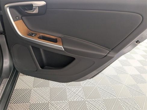 Used 2016 Volvo S60 T5 Inscription Platinum image 29