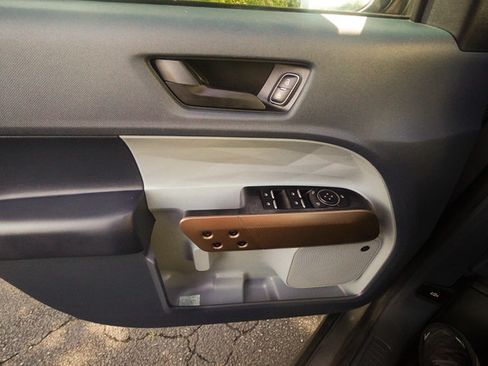 Used 2022 Ford Maverick Lariat w/ Lariat Luxury Package FWD image 13