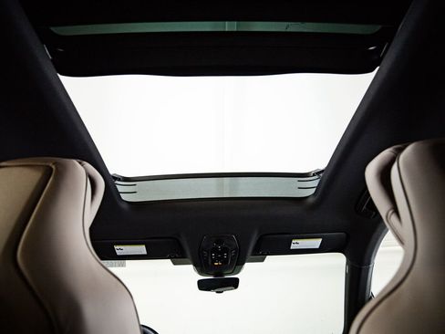 New 2026 Porsche Macan Electric RWD image 30