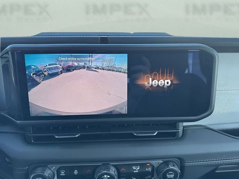 Used 2025 Jeep Wrangler Unlimited Sahara AWD/4WD image 23
