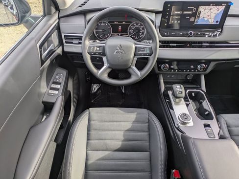 New 2026 Mitsubishi Outlander SE FWD image 17