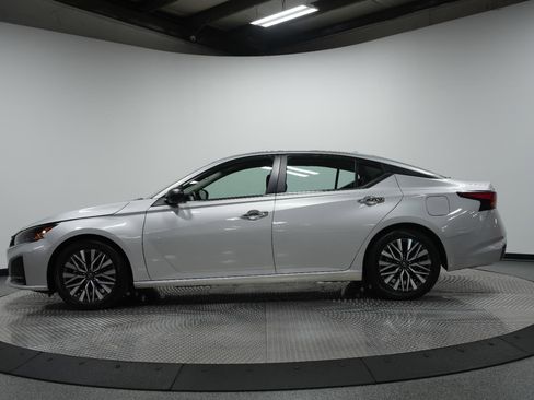 Used 2024 Nissan Altima 2.5 SV image 5