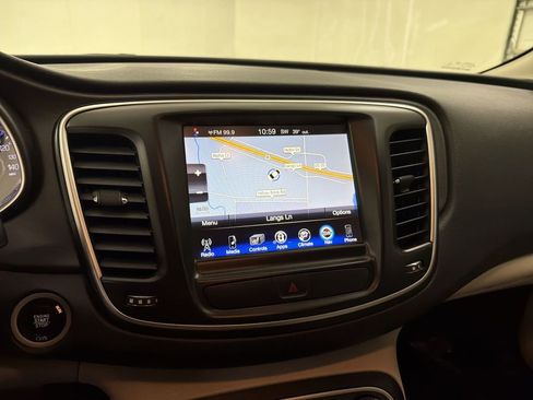 Used 2017 Chrysler 200 Limited Platinum image 25