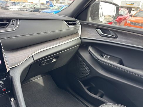 New 2025 Jeep Grand Cherokee L Limited w/ Luxury Tech Group II image 20