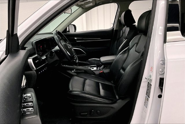 Used 2025 Kia Telluride S AWD/4WD image 23