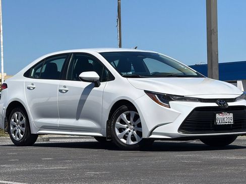 Used 2025 Toyota Corolla LE FWD image 2