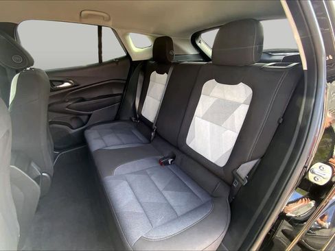 Used 2025 Chevrolet Trax LS FWD image 21