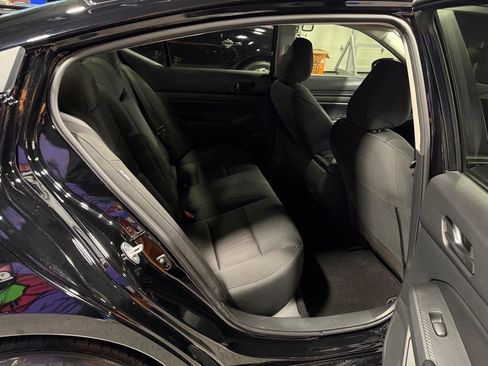 Used 2024 Nissan Altima 2.5 S image 17