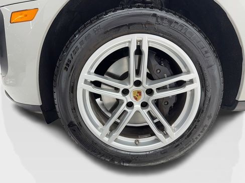 Used 2025 Porsche Macan image 47