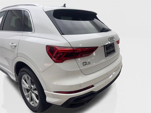 Used 2022 Audi Q3 2.0T Premium w/ Convenience Package image 19