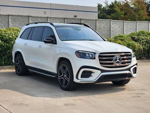 Used 2024 Mercedes-Benz GLS 450 4MATIC image 3