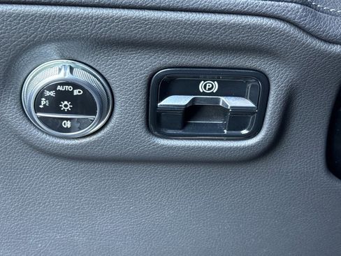 Used 2023 Mercedes-Benz EQS 580 4MATIC SUV image 16