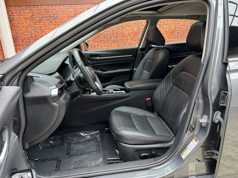 Used 2024 Nissan Altima 2.5 SR w/ SR Premium Package FWD image 22