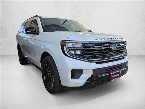 New 2025 Ford Expedition Platinum w/ Stealth Appearance Package image 6