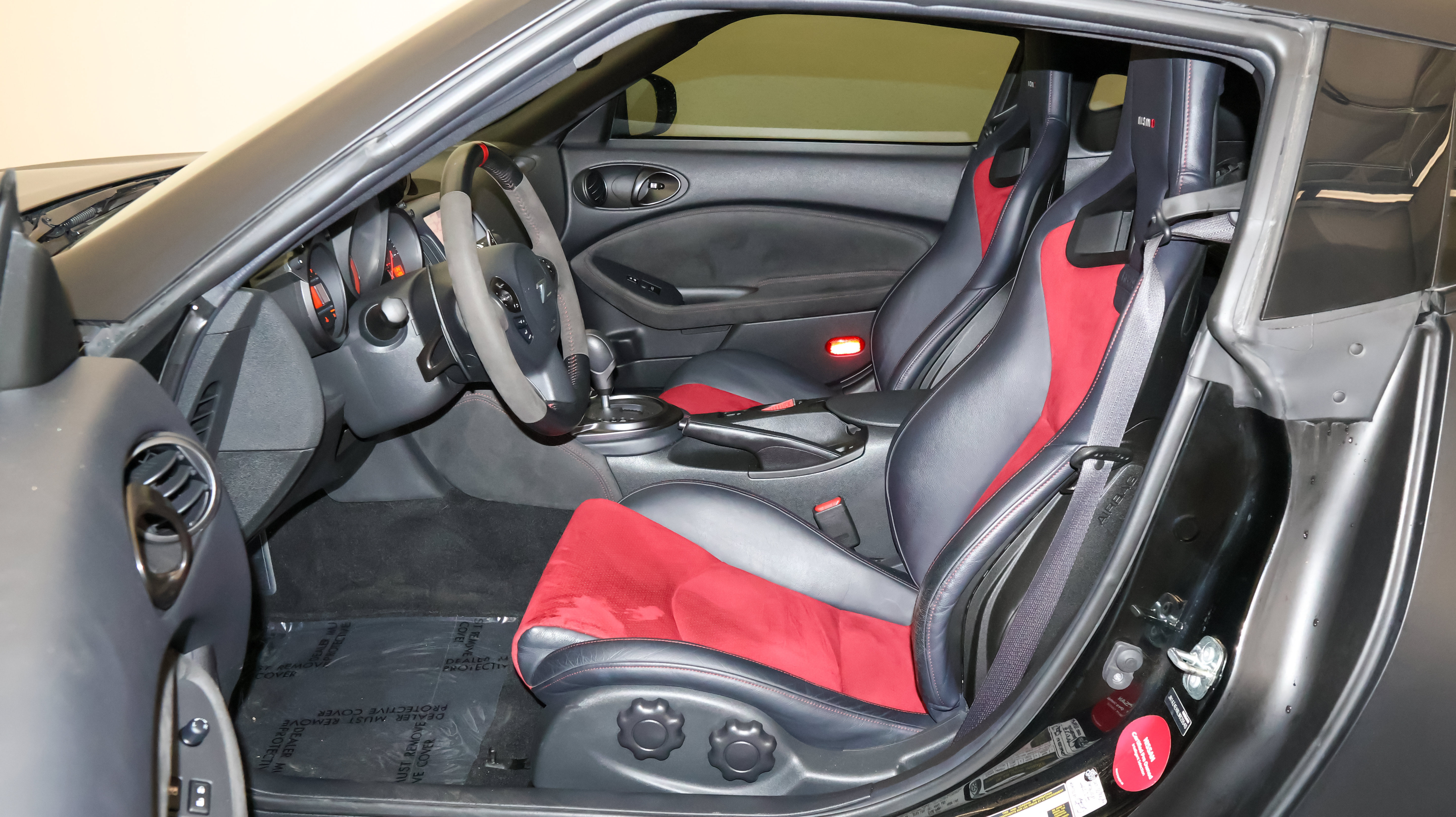 Used 2020 Nissan 370Z NISMO RWD image 11