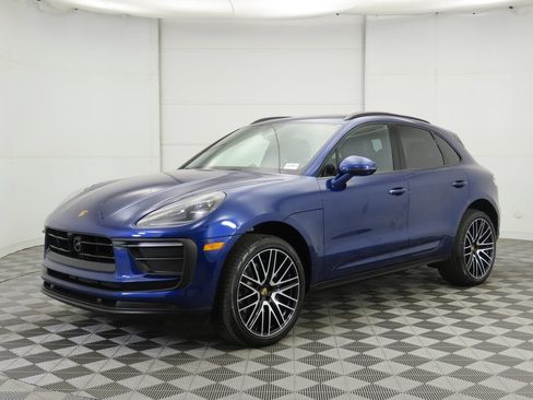 Used 2025 Porsche Macan AWD/4WD image 1