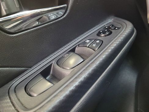 Used 2020 Nissan Versa SV FWD image 27
