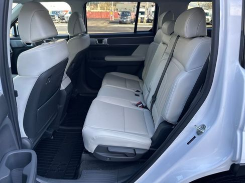 Certified 2025 Hyundai Santa Fe SEL image 15