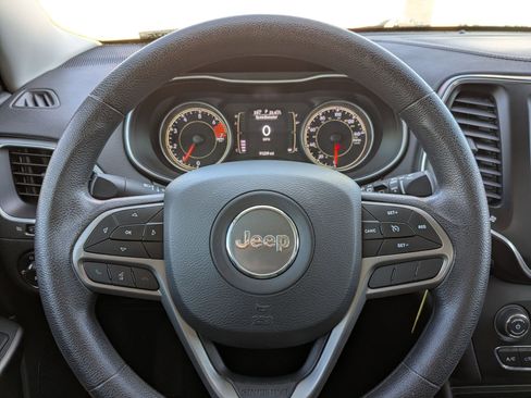 Used 2019 Jeep Cherokee Latitude w/ Popular Appearance Group FWD image 15
