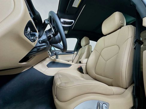 New 2026 Porsche Macan AWD/4WD image 5