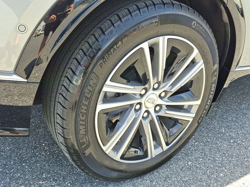 Used 2024 Cadillac Lyriq Luxury AWD/4WD image 12