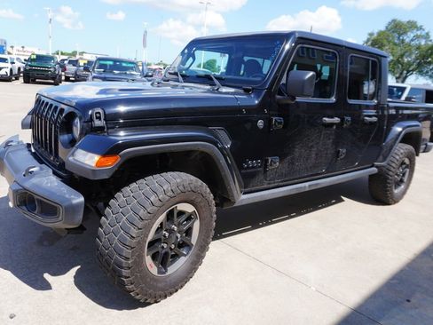 Used 2022 Jeep Gladiator Sport AWD/4WD image 3