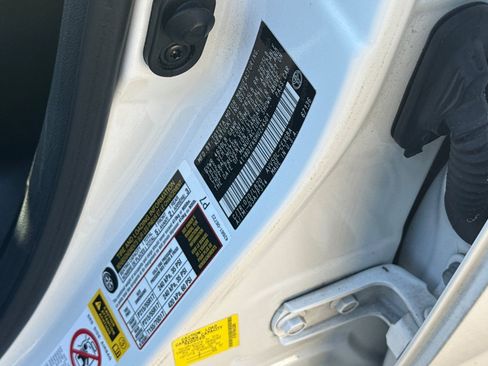 Used 2017 Toyota Camry XLE w/ Moonroof Package image 21