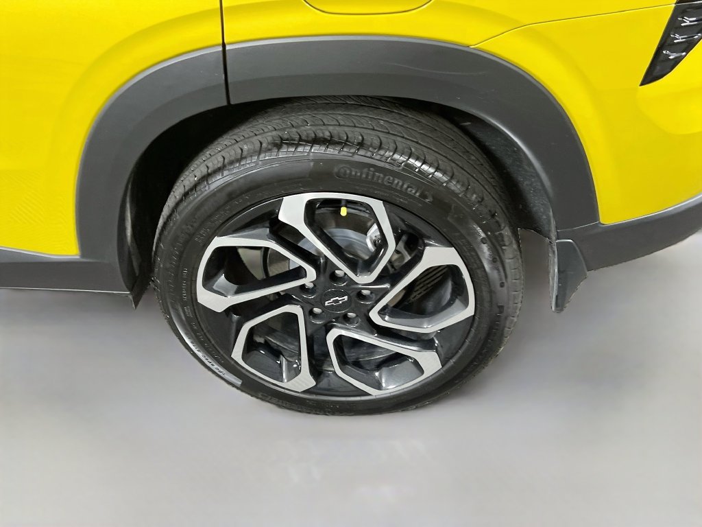 Used 2025 Chevrolet Trax RS w/ Driver Confidence Package FWD image 25