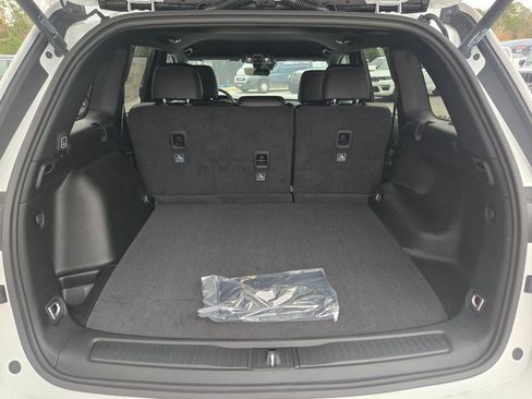 New 2025 Jeep Grand Cherokee Altitude image 28