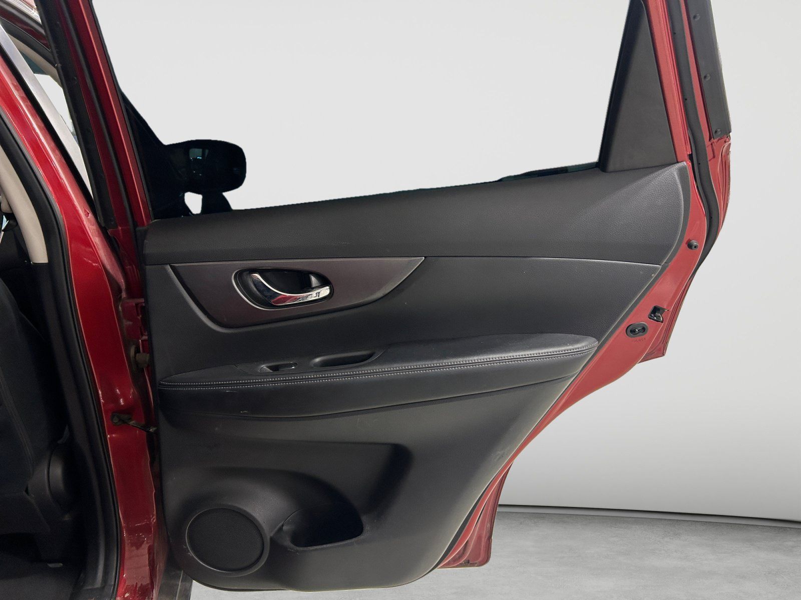 Used 2016 Nissan Rogue S FWD image 15