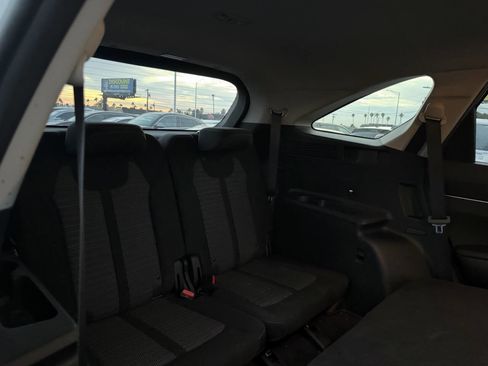 Used 2023 Kia Sorento LX image 30